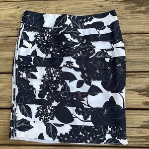Black & White Print Floral Pleated Bodycon MIDI Skirt Size 2